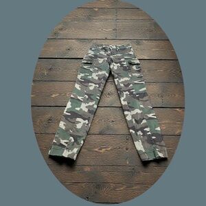 J Crew Camo Print Cargo Pants. Slim Fit.
Size:27